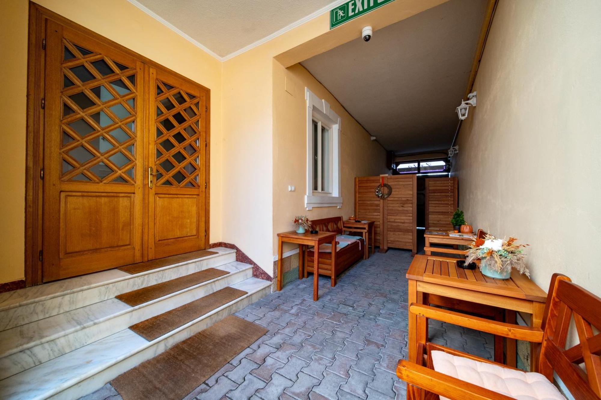 Lilla Panzio Hotel Odorheiu Secuiesc Exterior photo