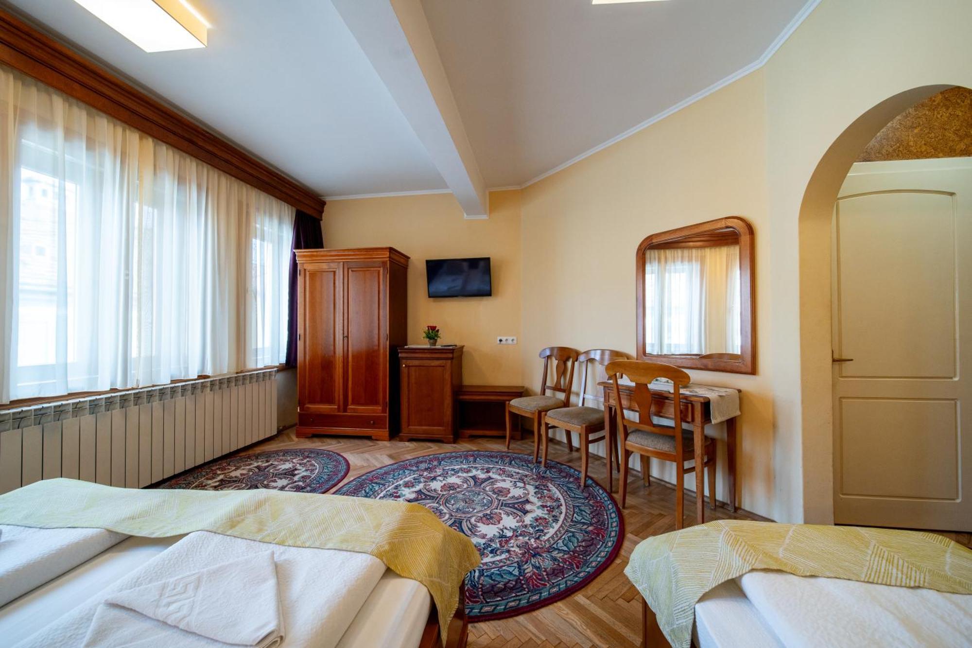 Lilla Panzio Hotel Odorheiu Secuiesc Exterior photo