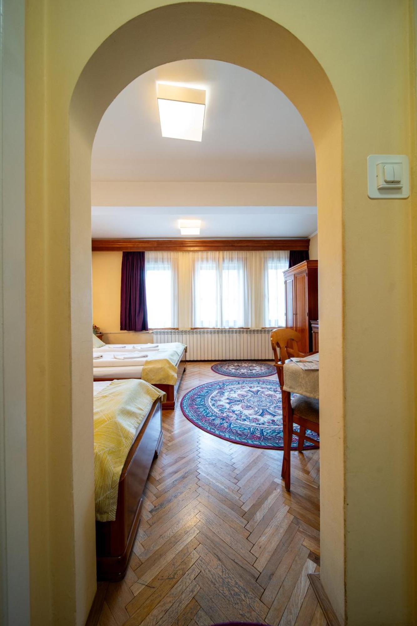 Lilla Panzio Hotel Odorheiu Secuiesc Exterior photo