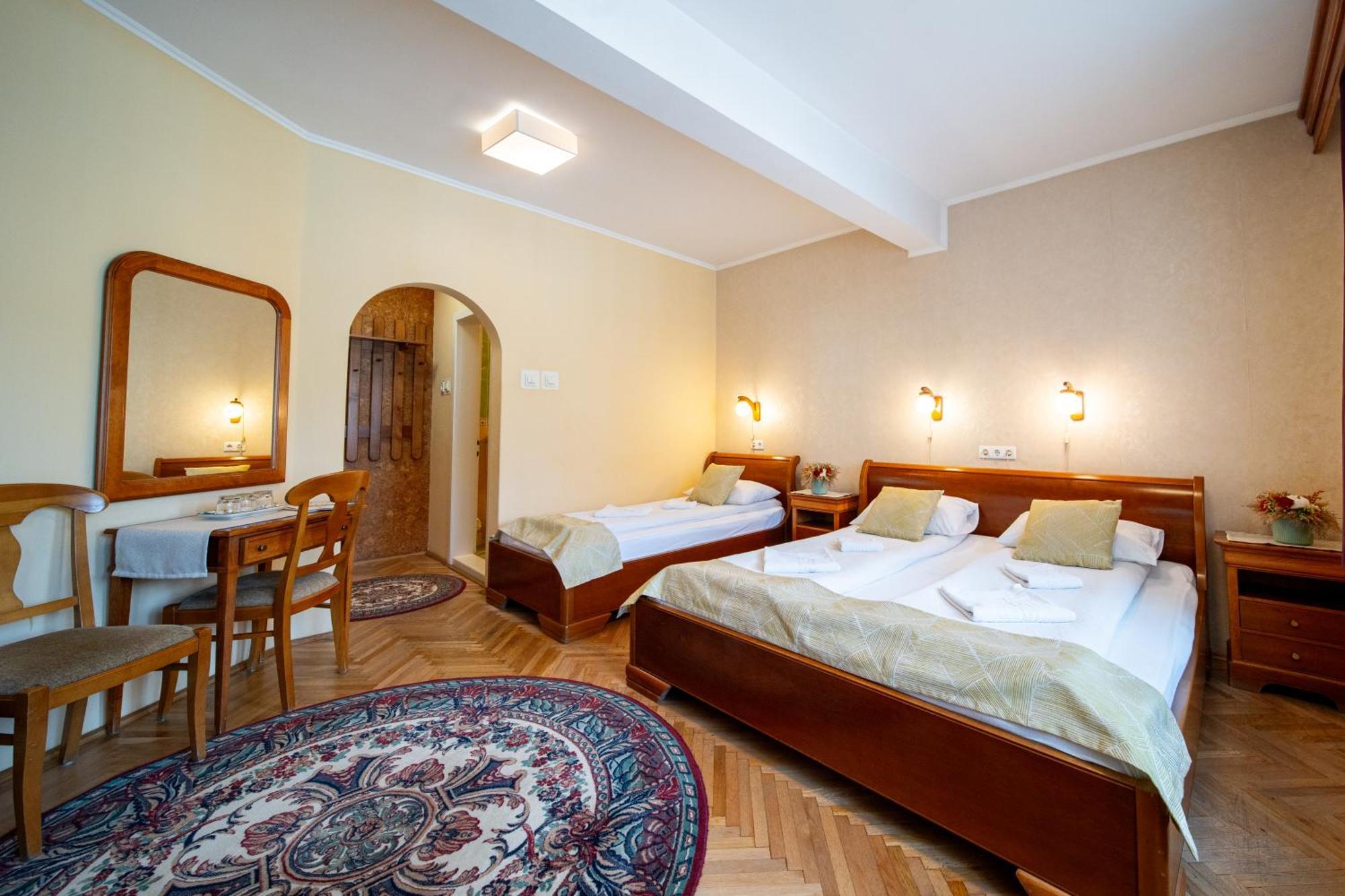 Lilla Panzio Hotel Odorheiu Secuiesc Exterior photo