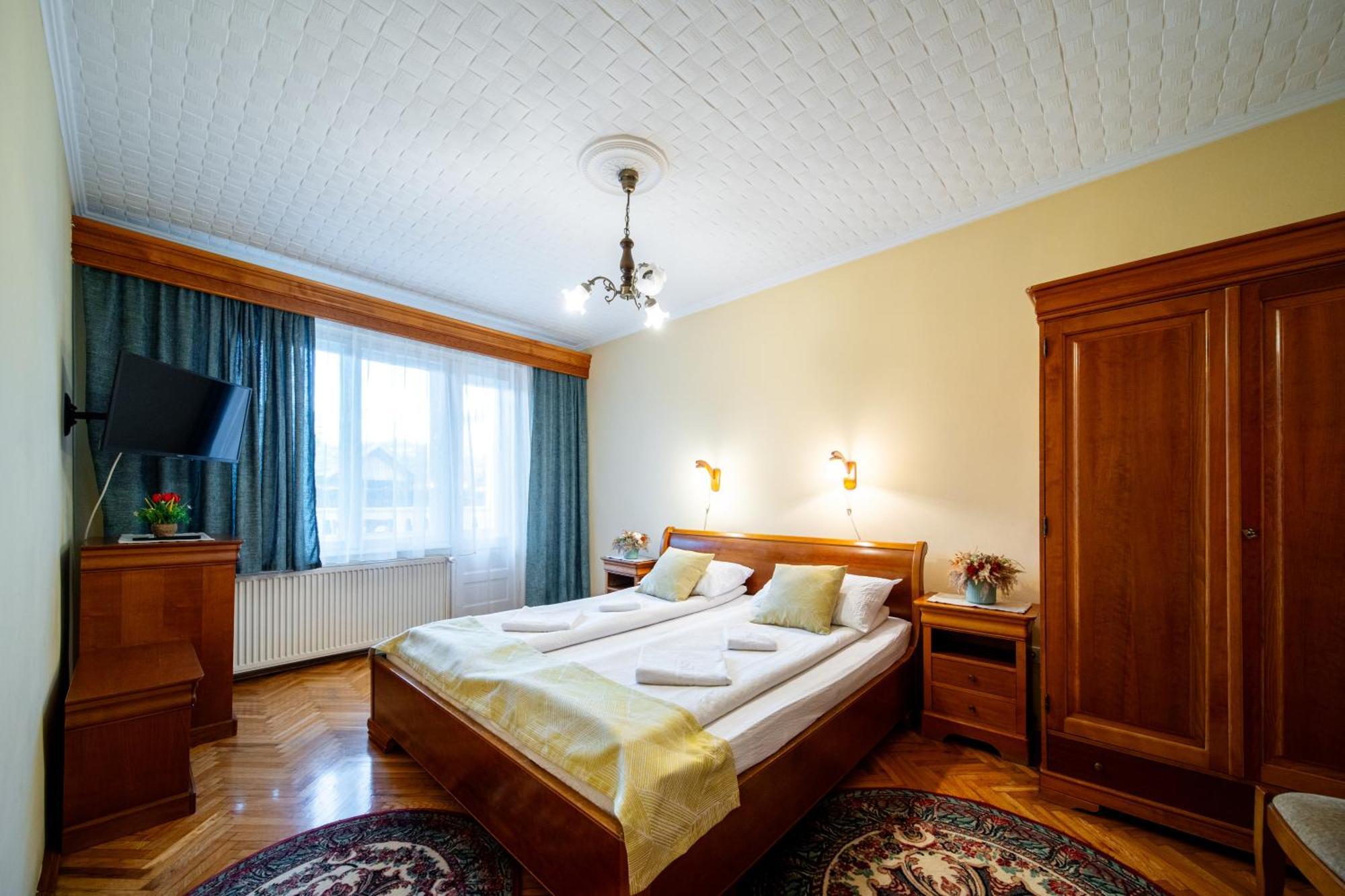 Lilla Panzio Hotel Odorheiu Secuiesc Exterior photo