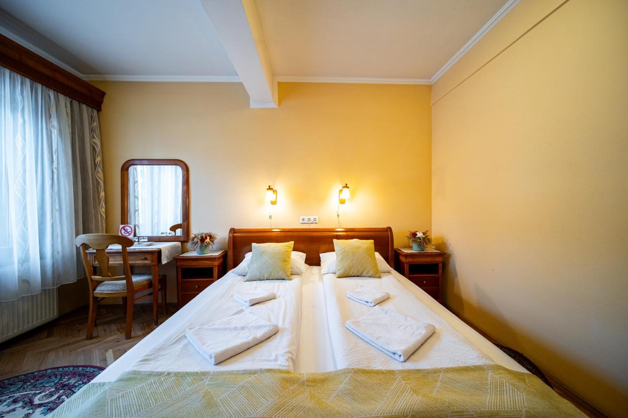 Lilla Panzio Hotel Odorheiu Secuiesc Exterior photo