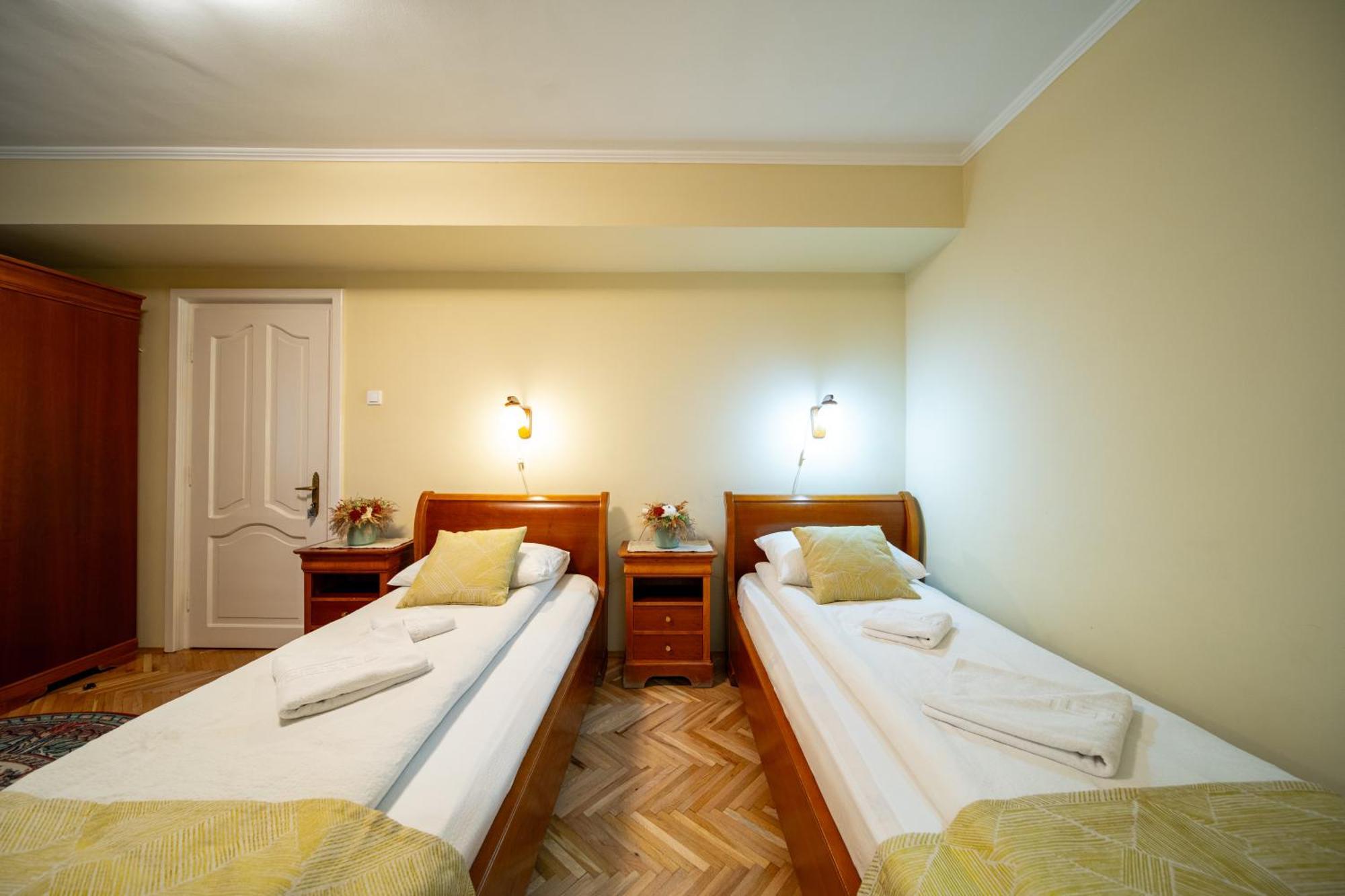 Lilla Panzio Hotel Odorheiu Secuiesc Exterior photo